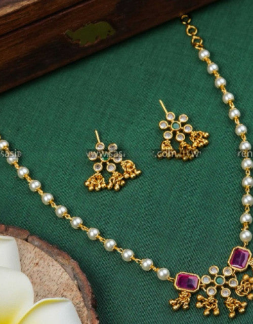 Elegant Traditional Pearl Jewellery Set